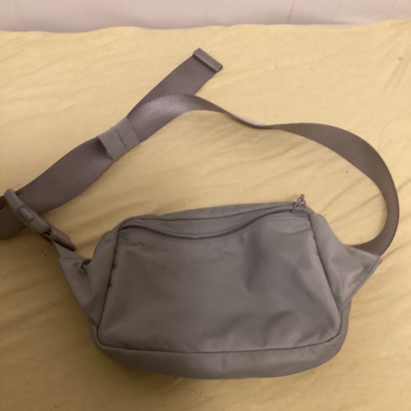 LULULEMON WAIST POUCH BAG - Picture 4 of 6